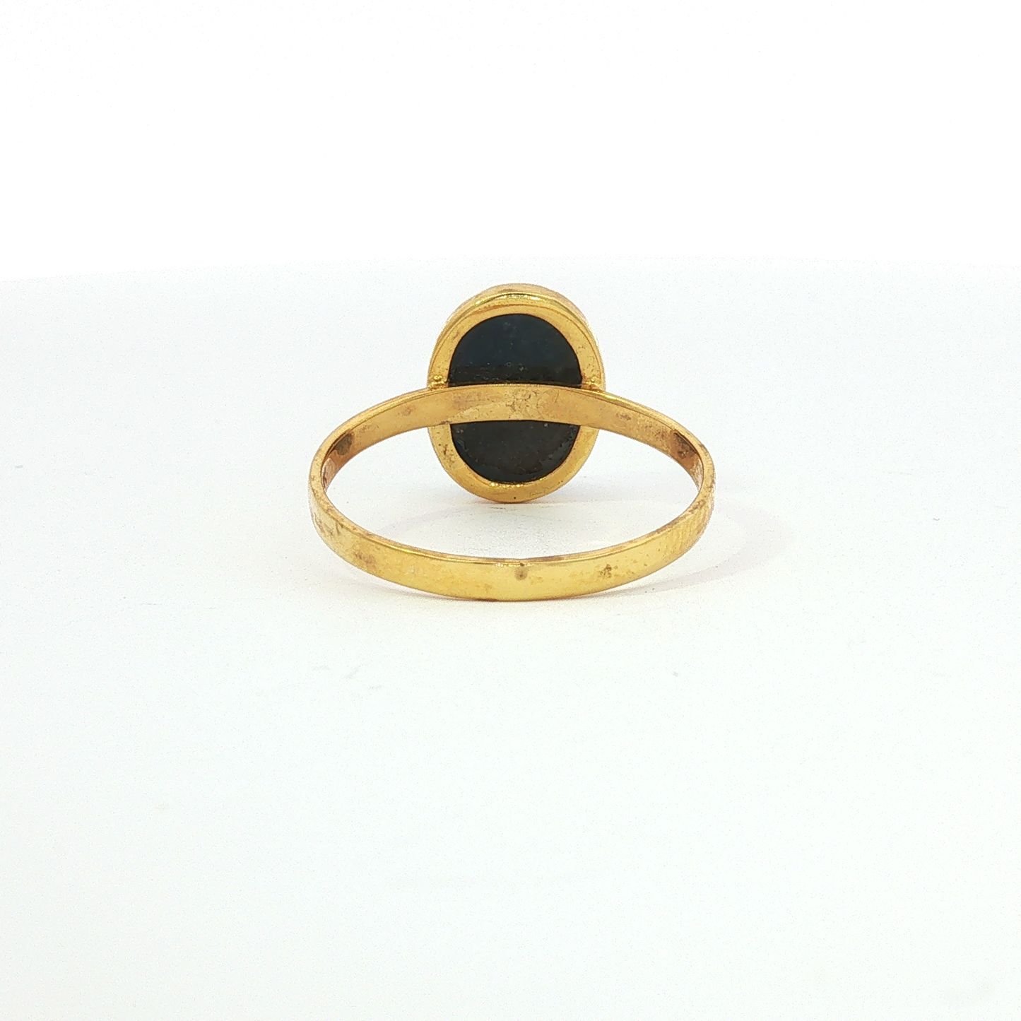 Deep Blue Sapphire Bezel Set in Yellow Gold