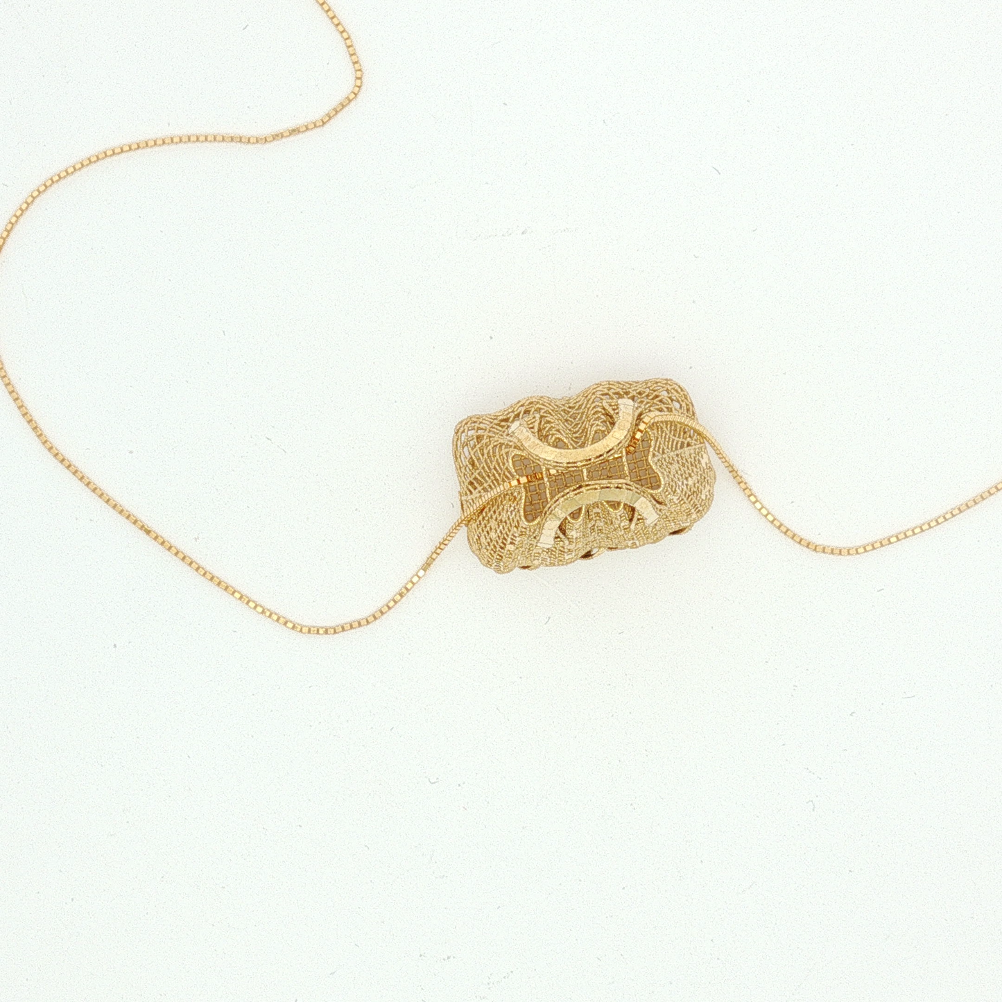 Woven Handbag Charm Necklace in Yellow Gold