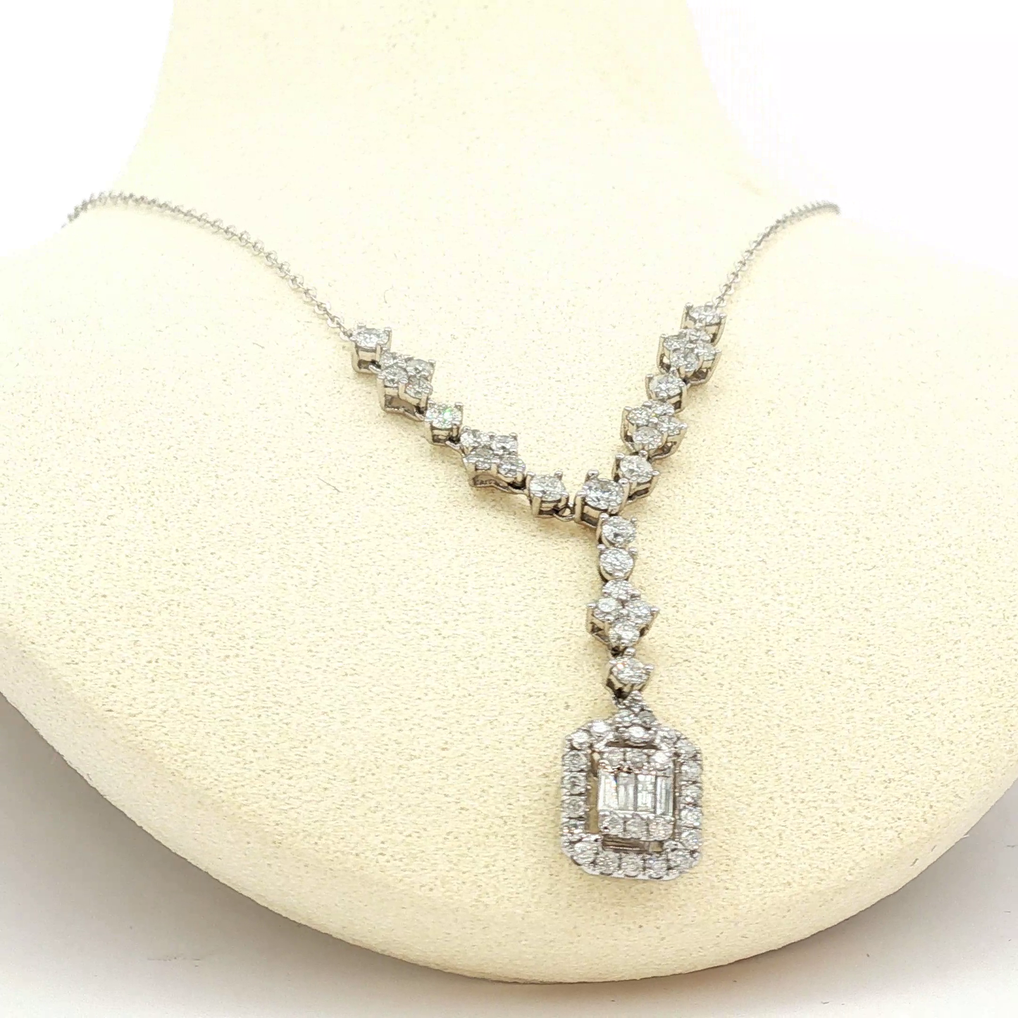 Diamond Y-Drop Halo Pendant Necklace in White Gold / YAE-OYYEE