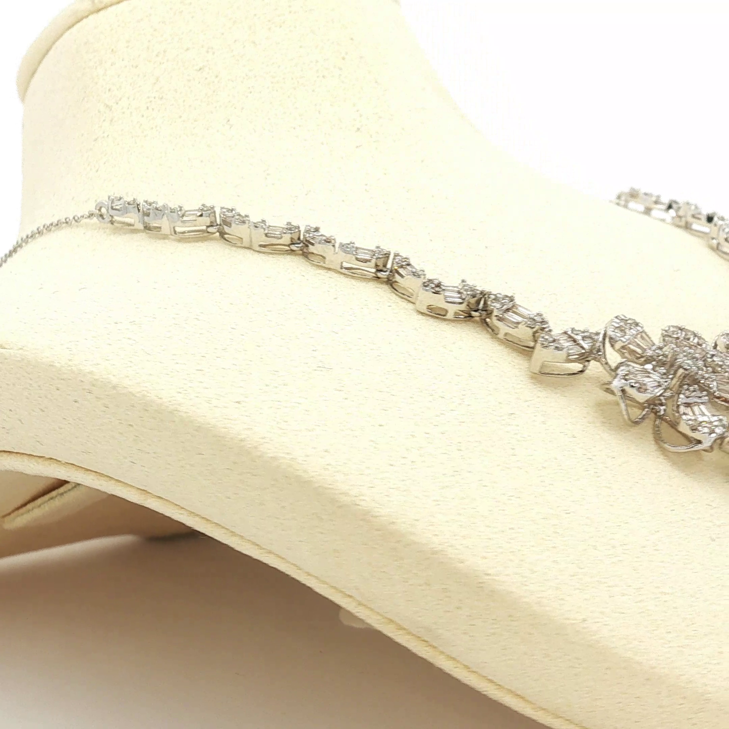 White Gold Diamond Floral Motif Necklace / AABL-DUEEE