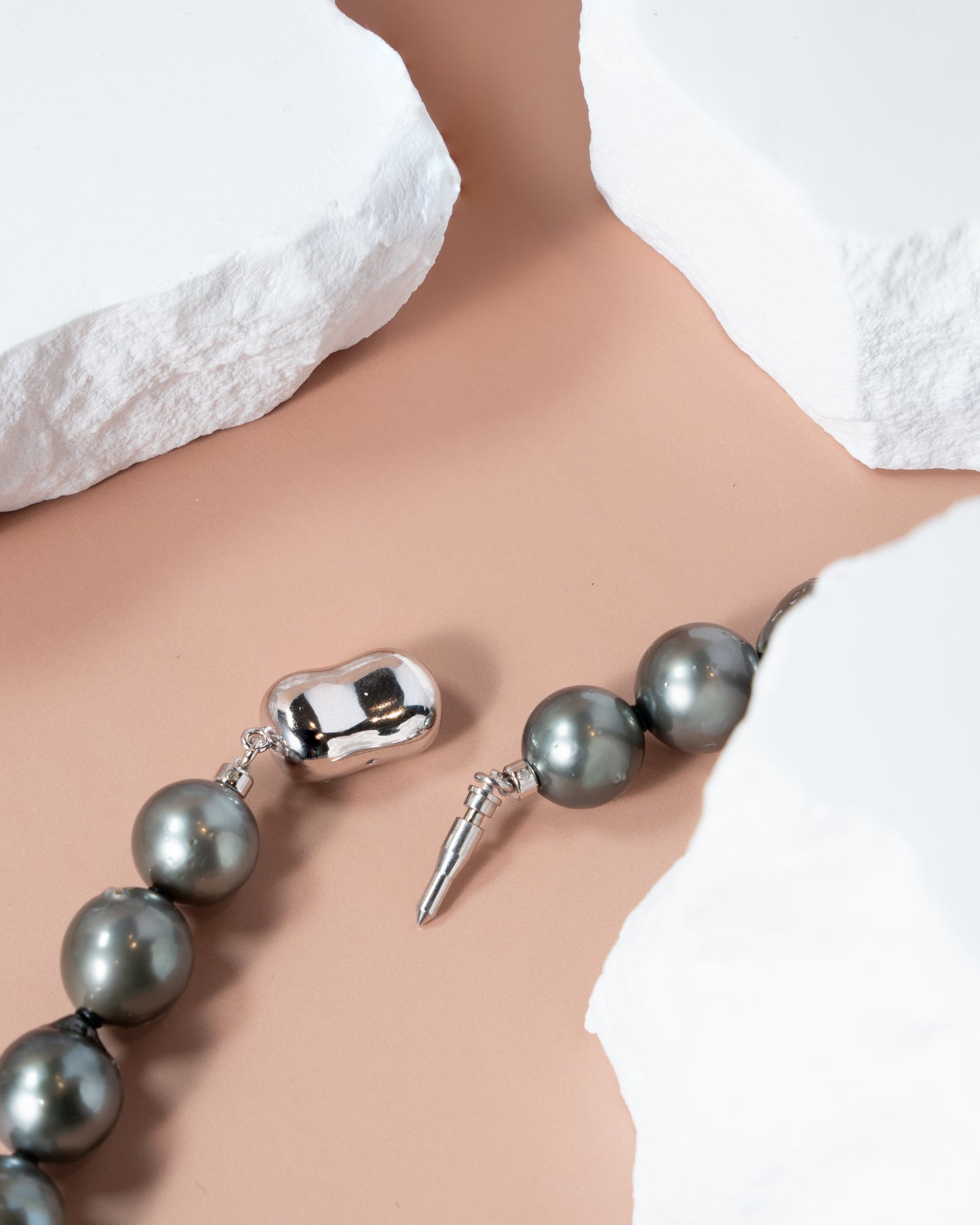 Dark Pearl Tahitian Choker with 925 Silver Clasp