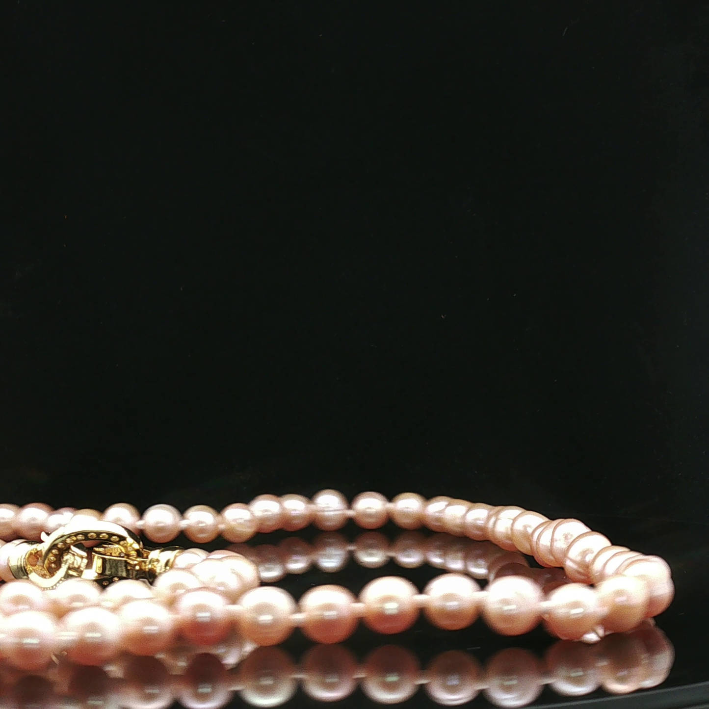Peach Edison Pearl Necklace with Yellow Gold Micron Lock