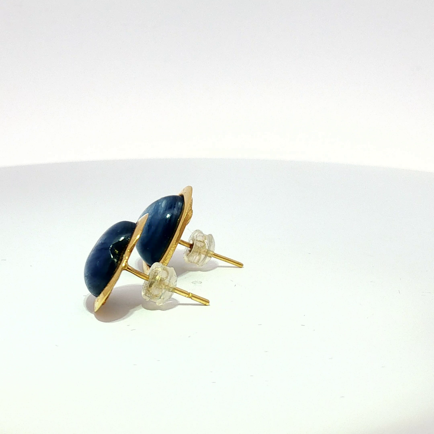 Heart-Shaped Kyanite Stud Earrings in Yellow Gold