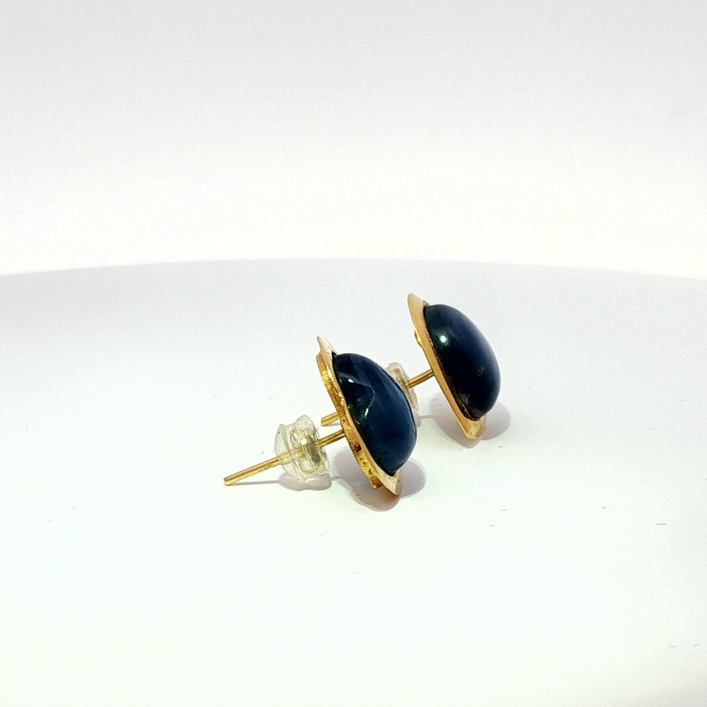 Heart-Shaped Kyanite Stud Earrings in Yellow Gold