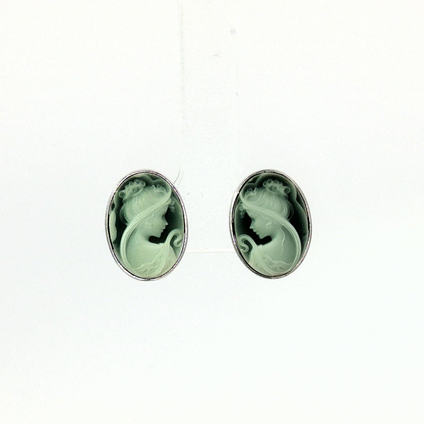 Vintage-Style Agate Cameo Stud Earrings in White Gold