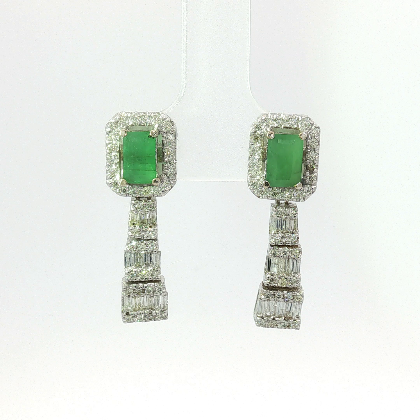 White Gold Emerald Halo Articulated Jewelry Set