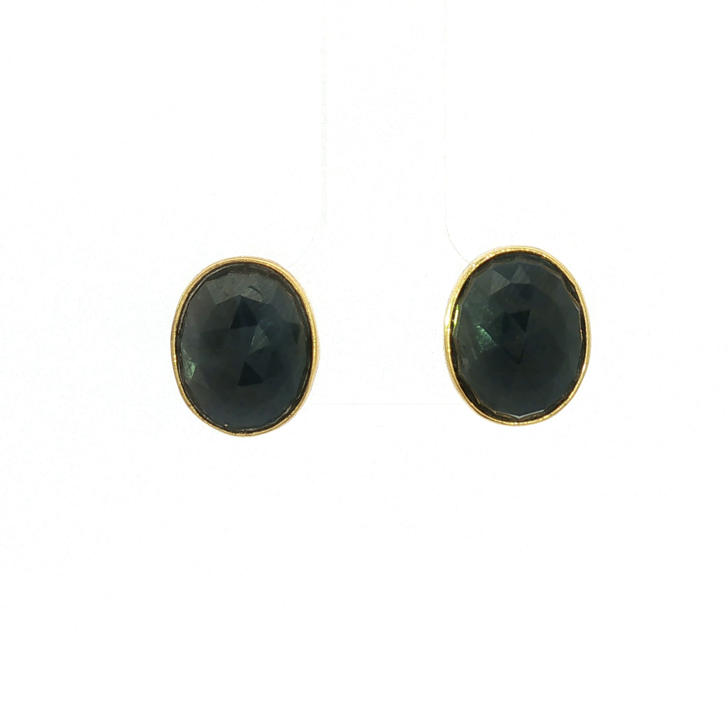 Deep Blue Sapphire Bezel Set in Yellow Gold