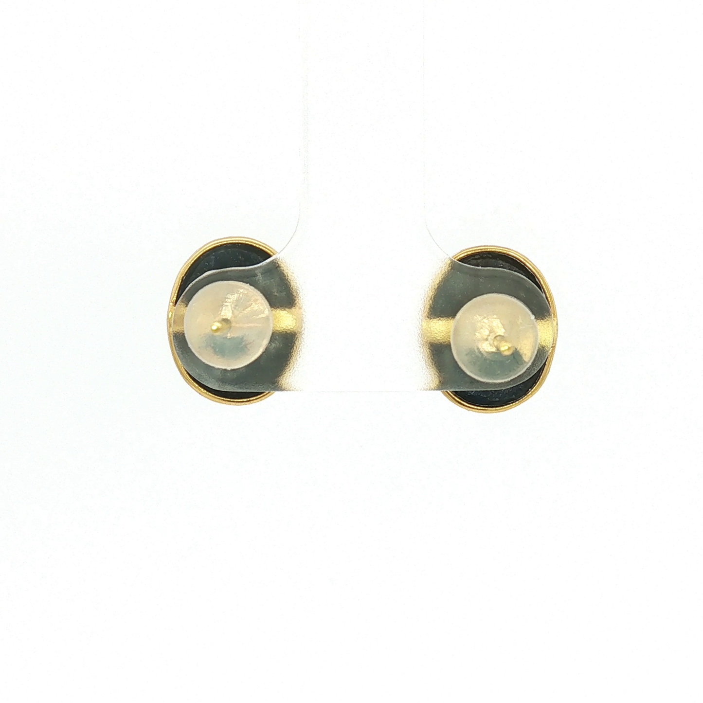 Deep Blue Sapphire Bezel Set in Yellow Gold