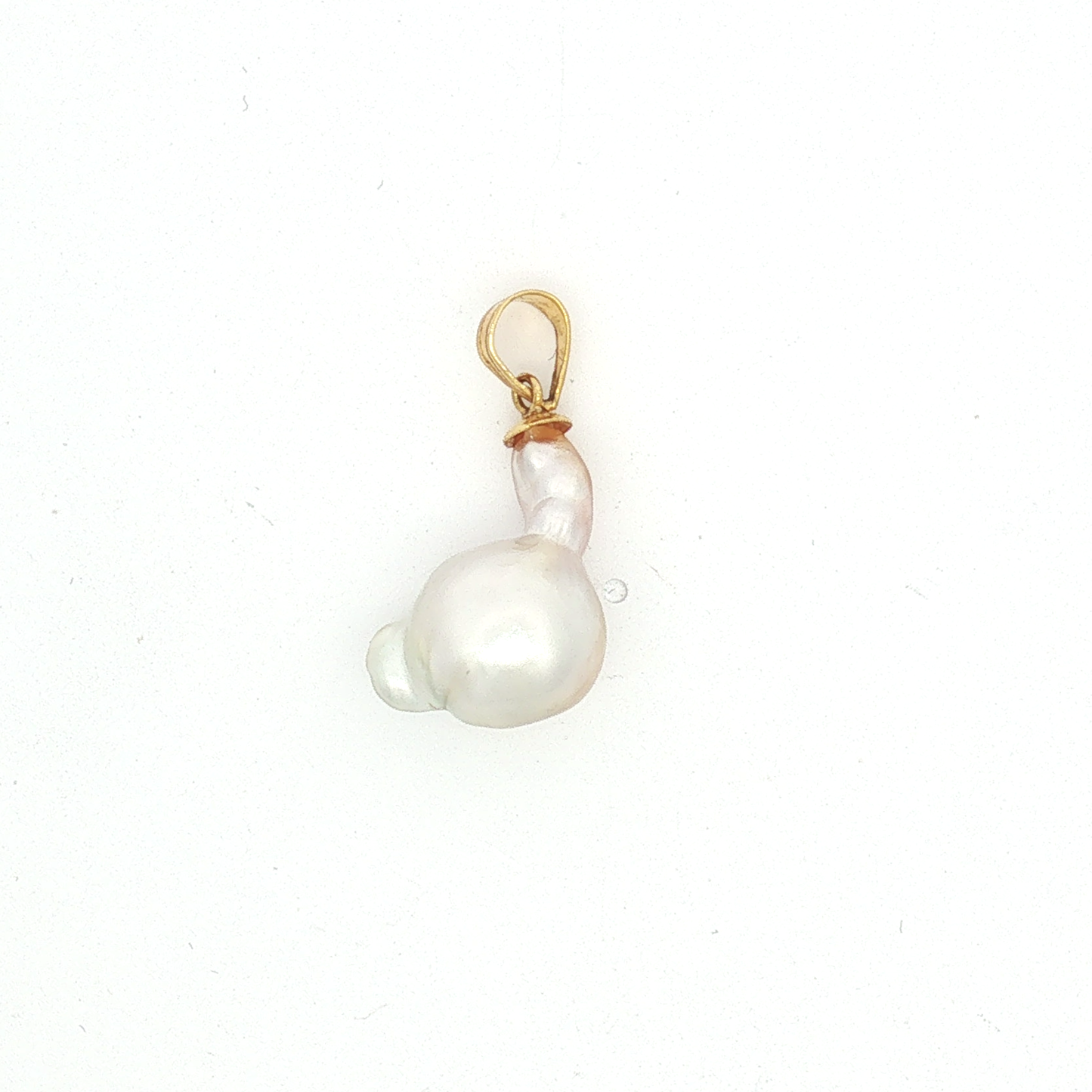 Baroque White Pearl Pendant in Yellow Gold