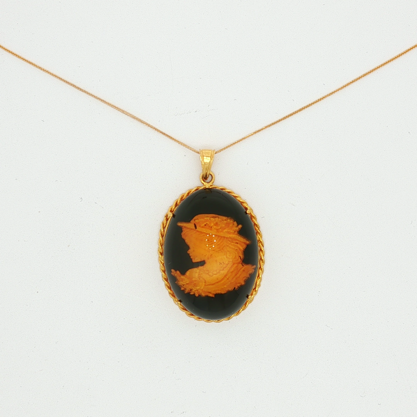 Yellow Gold Cameo Pendant Necklace