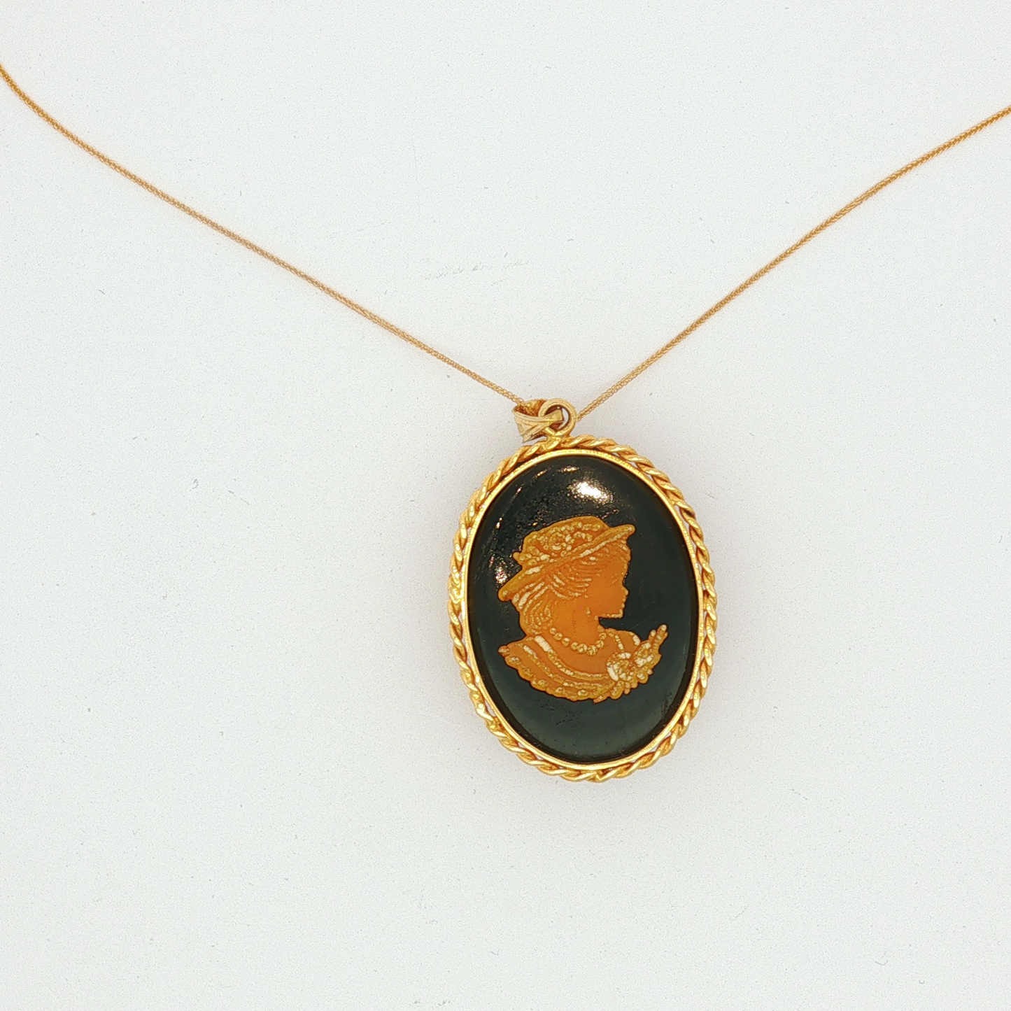 Yellow Gold Cameo Pendant Necklace