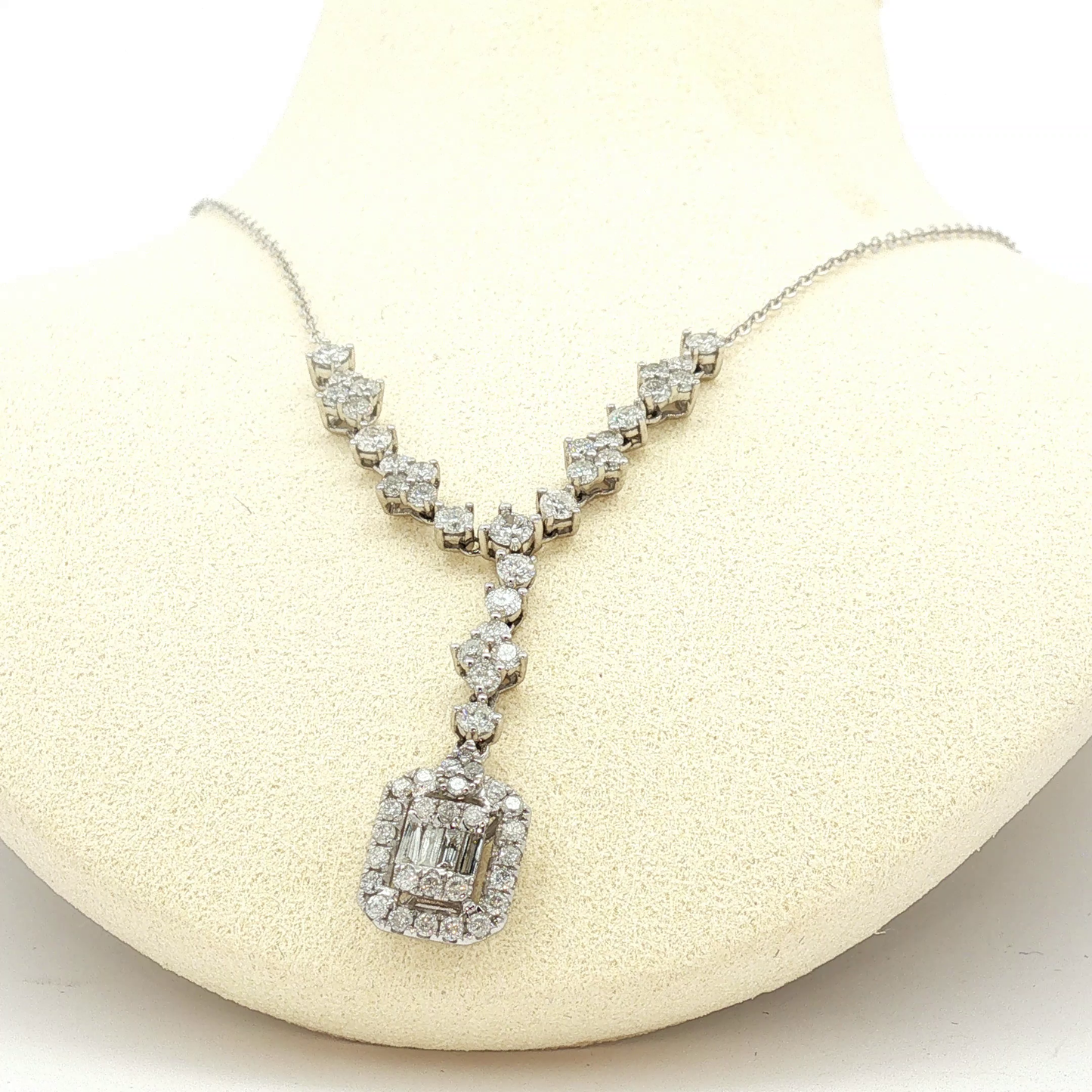 Diamond Y-Drop Halo Pendant Necklace in White Gold / YAE-OYYEE