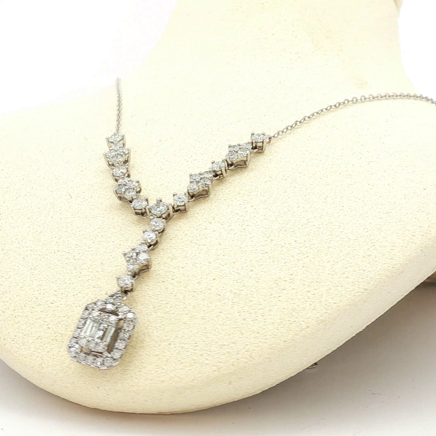 Diamond Y-Drop Halo Pendant Necklace in White Gold / YAE-OYYEE