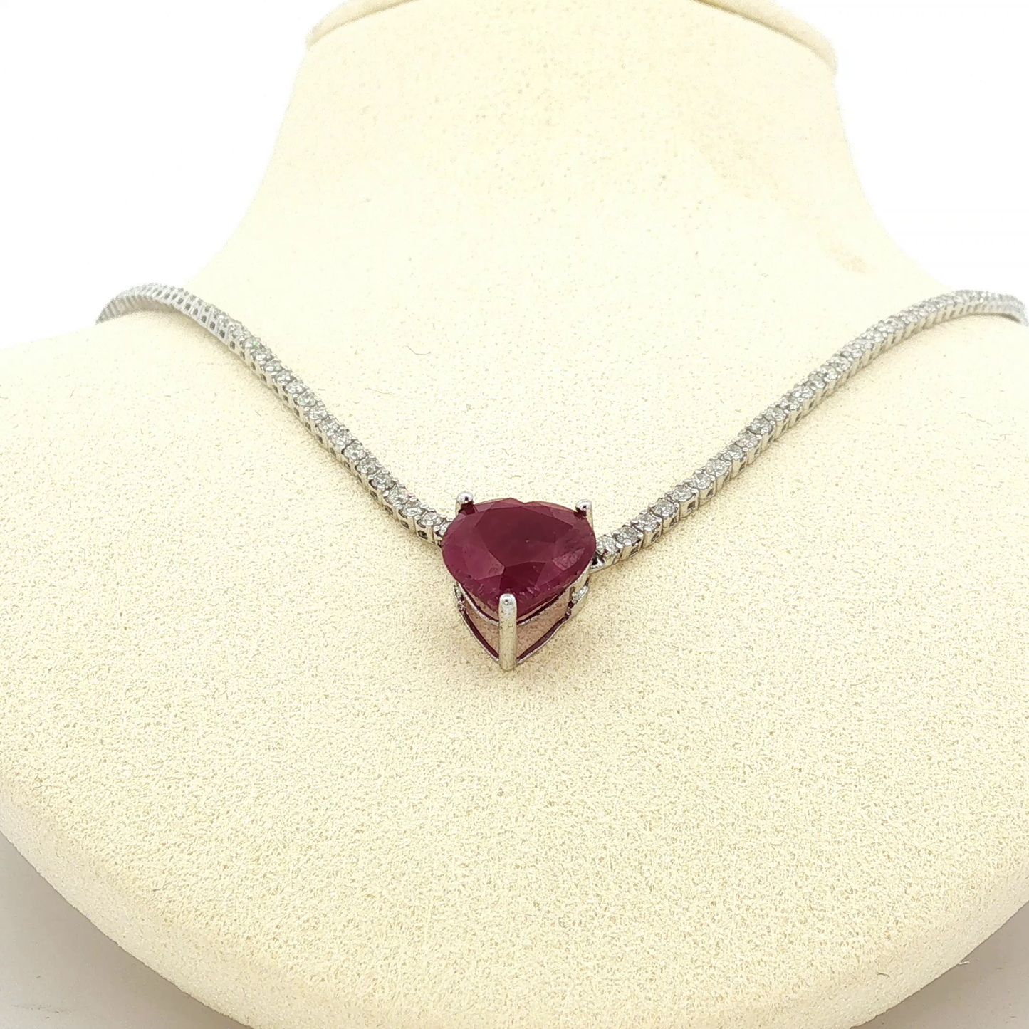 Heart-Shaped Ruby and Diamond Tennis Necklace in White Gold / AURE-AEEEEE