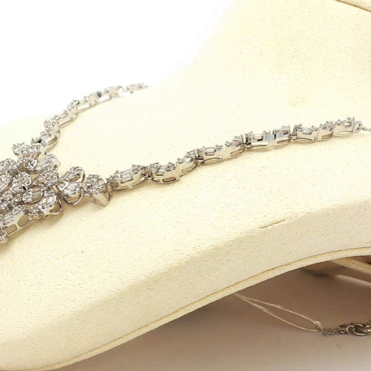 White Gold Diamond Floral Motif Necklace / AABL-DUEEE