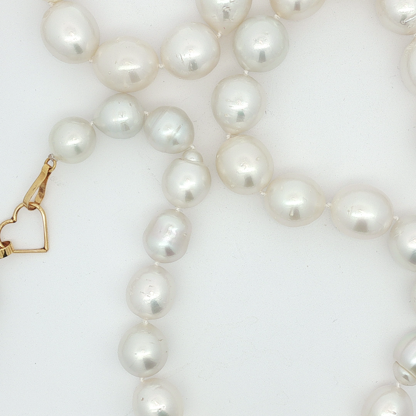 Yellow Gold Pearl Necklace with Heart Clasp / DEEEE