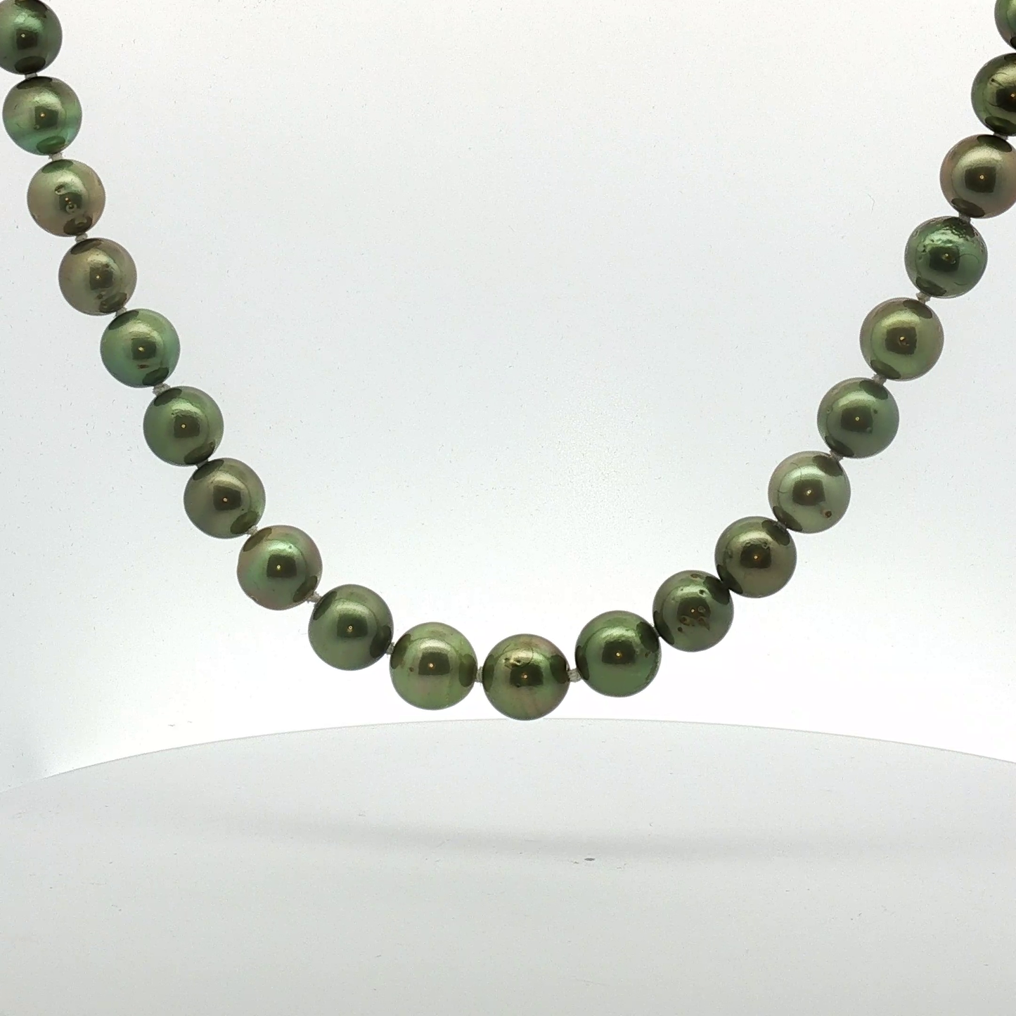 Green Pearl Necklace / OOE-RLLEE N246645-022226