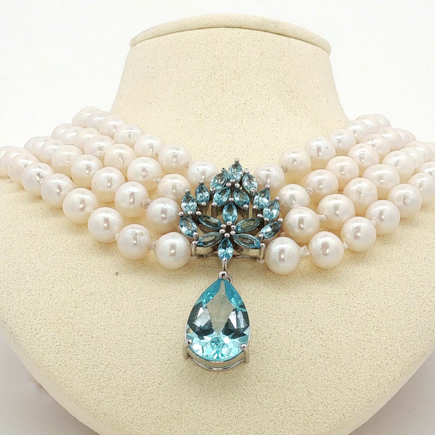 White Gold Three-Strand Pearl and Blue Gemstone Necklace / AOYR-UNEEE N24638-1013