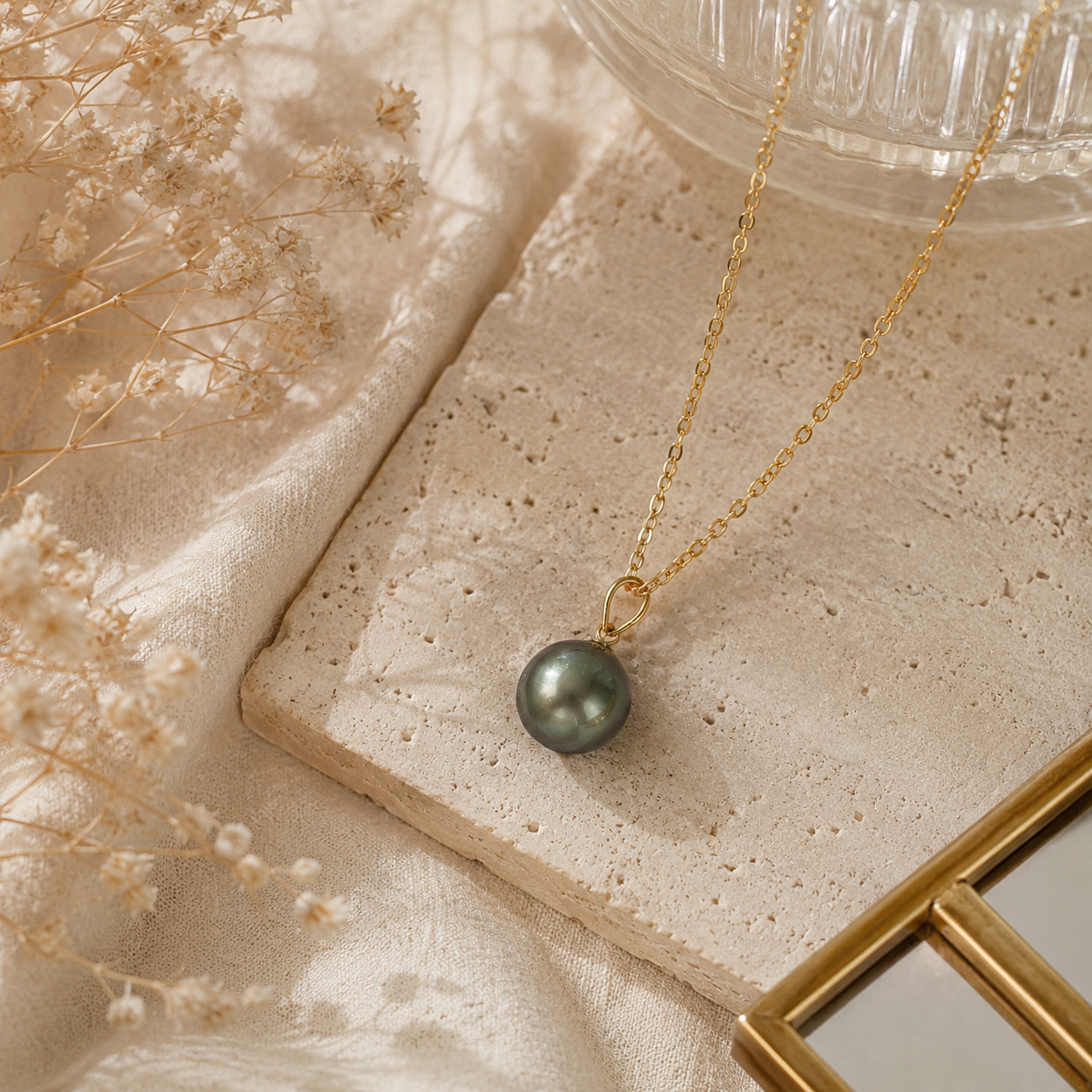 Dark Pearl Solitaire Pendant in Yellow Gold