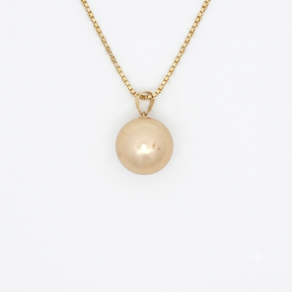 Classic Round Pearl Pendant in Yellow Gold